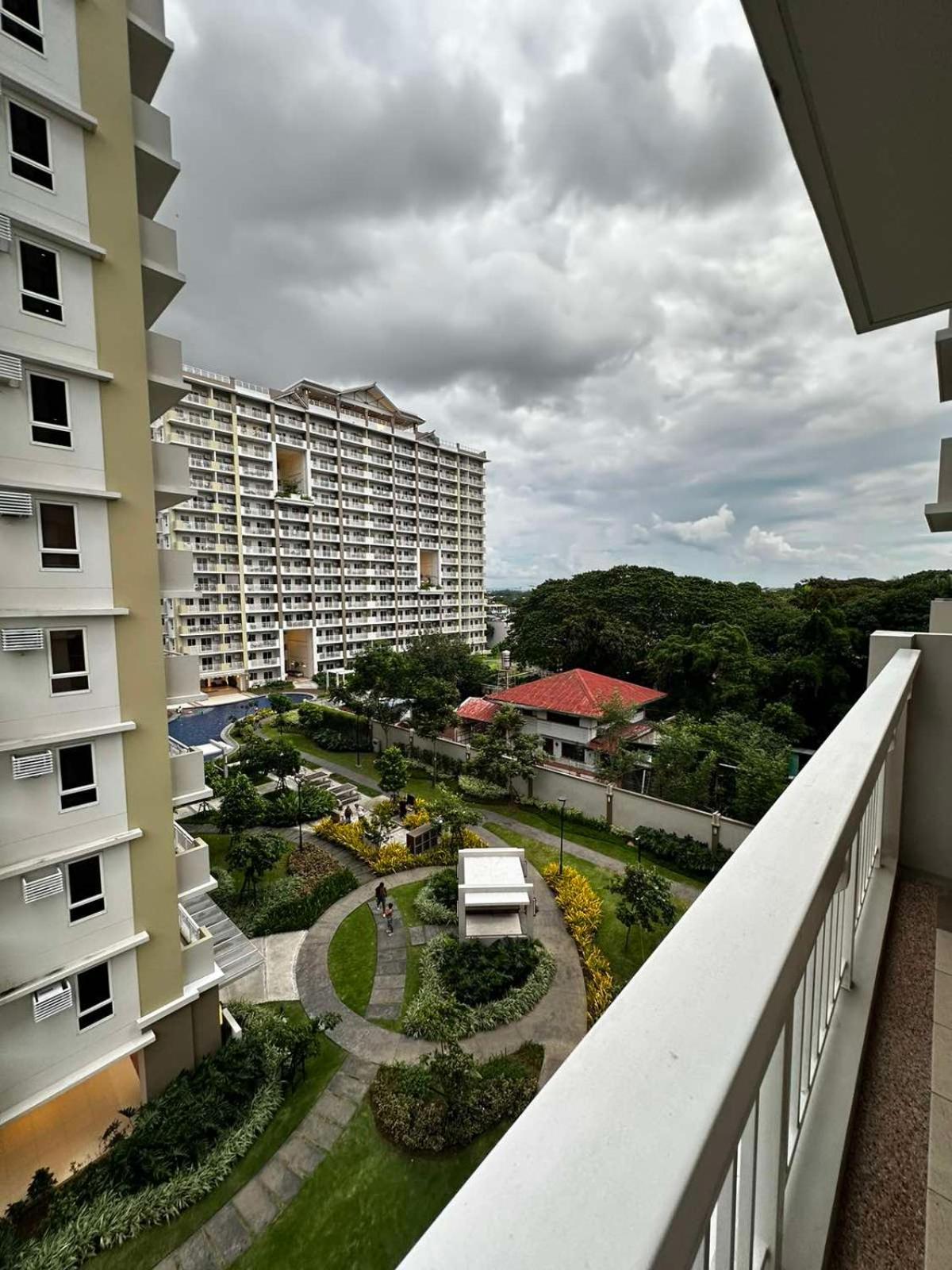 2 Bedroom Condo Unit Near Sm Bf & Naia At The Atherton By Dmci With 2 Balcony Paranaque City Dış mekan fotoğraf
