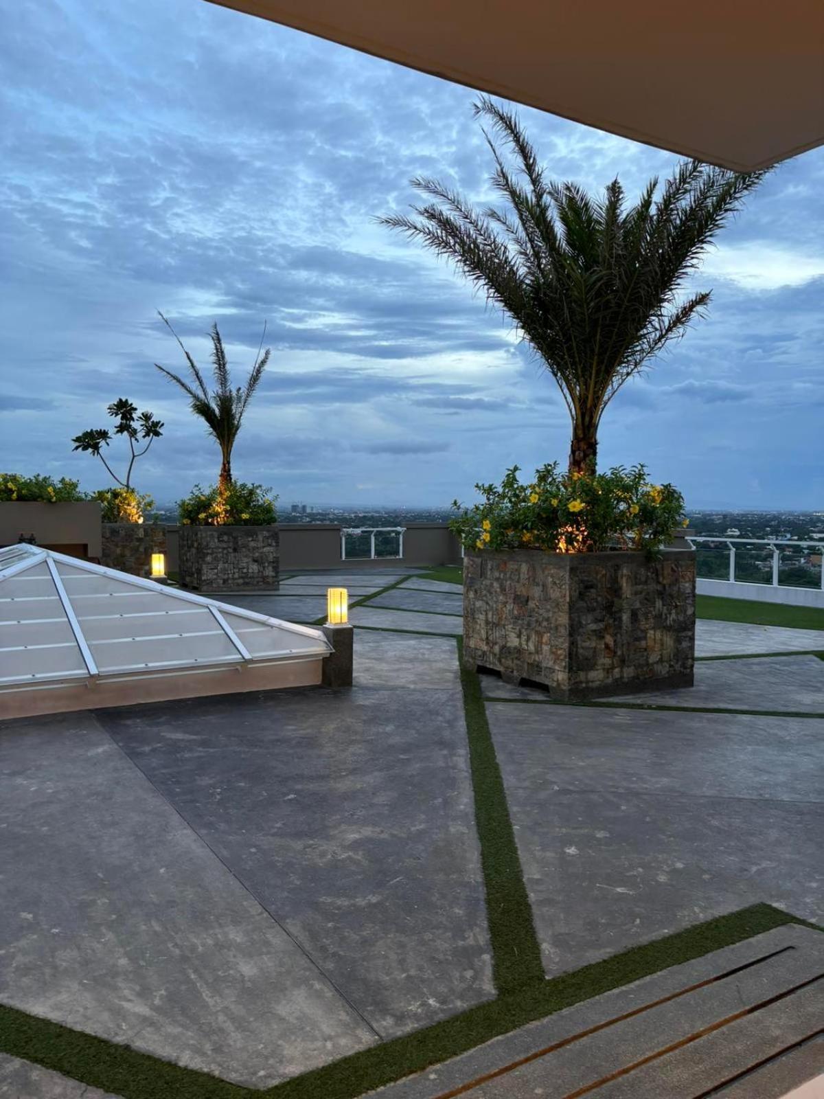 2 Bedroom Condo Unit Near Sm Bf & Naia At The Atherton By Dmci With 2 Balcony Paranaque City Dış mekan fotoğraf