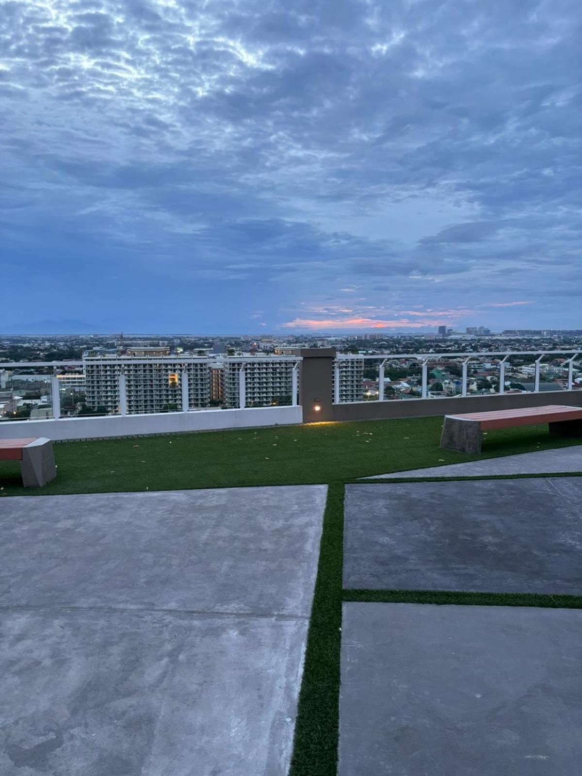 2 Bedroom Condo Unit Near Sm Bf & Naia At The Atherton By Dmci With 2 Balcony Paranaque City Dış mekan fotoğraf